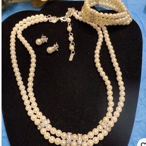 Elegant Pearl Jewelry Set